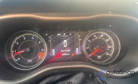 2015 Jeep Cherokee Sport z USA, uszkodzony, nr VIN 1C4PJLAB5FW632656